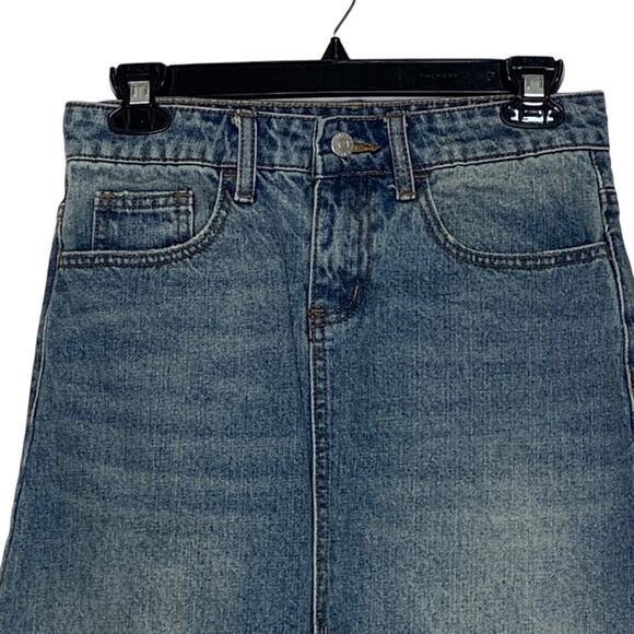 BDG Demin Skirt 5 Working Pocket Fly Zipper Closure Raw Hem Med Wash Size SX - Picture 3 of 14